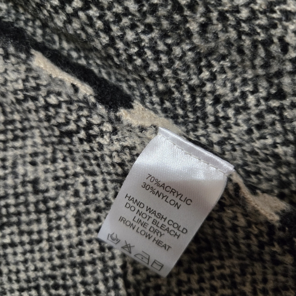 Stylish Black and Cream Women's Sweater With Fringe NWT By Ee: Some - Picture 6 of 7